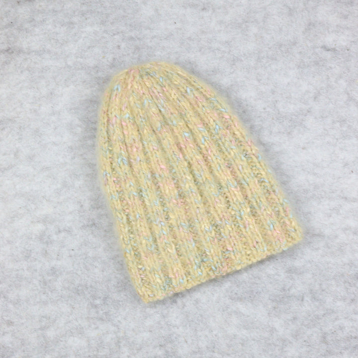 Hat made of blended yarn