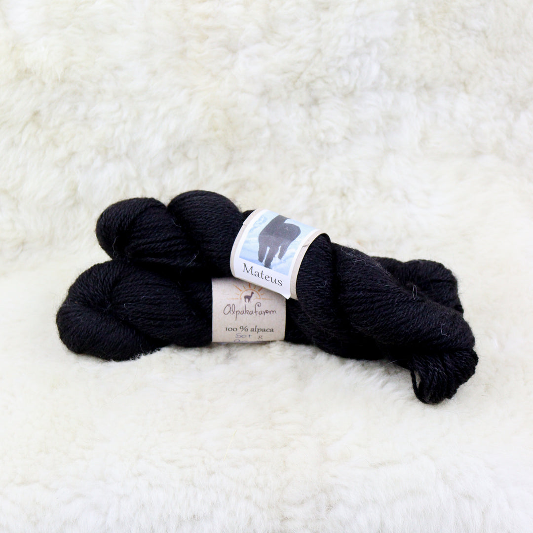 Farm yarn: 100% alpaca